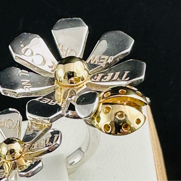 Tiffany & Co RTT Love Bugs Ladybug 3 Flower Cluster Ring. 18K & Silver. Size 6. - Picture 6 of 16